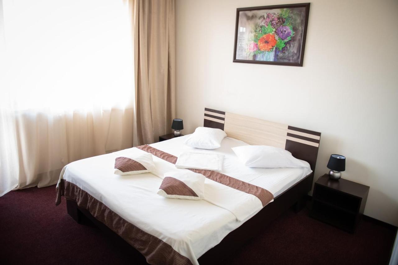 Hotel Panoramic Râmnicu Vâlcea エクステリア 写真