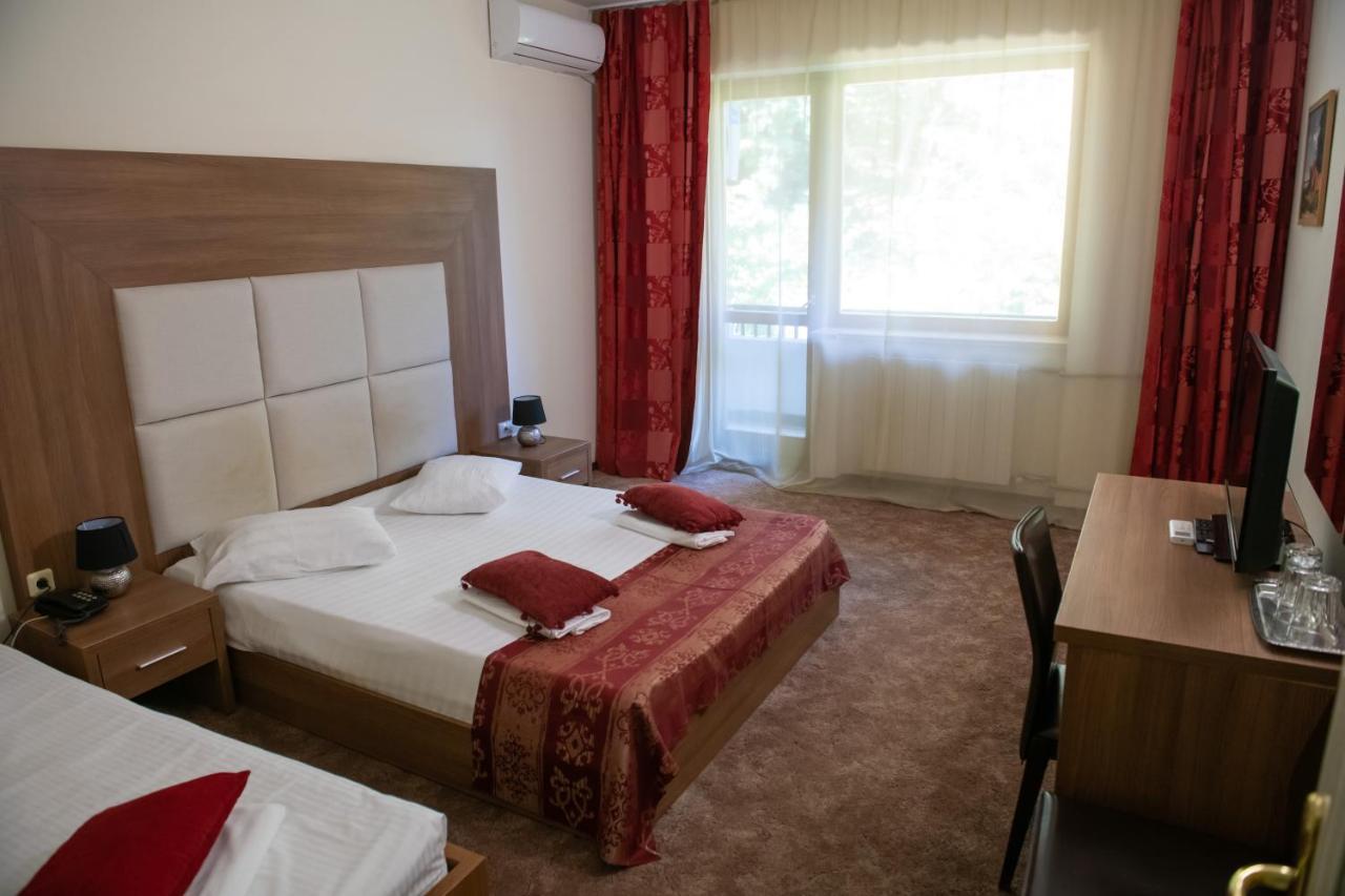 Hotel Panoramic Râmnicu Vâlcea エクステリア 写真
