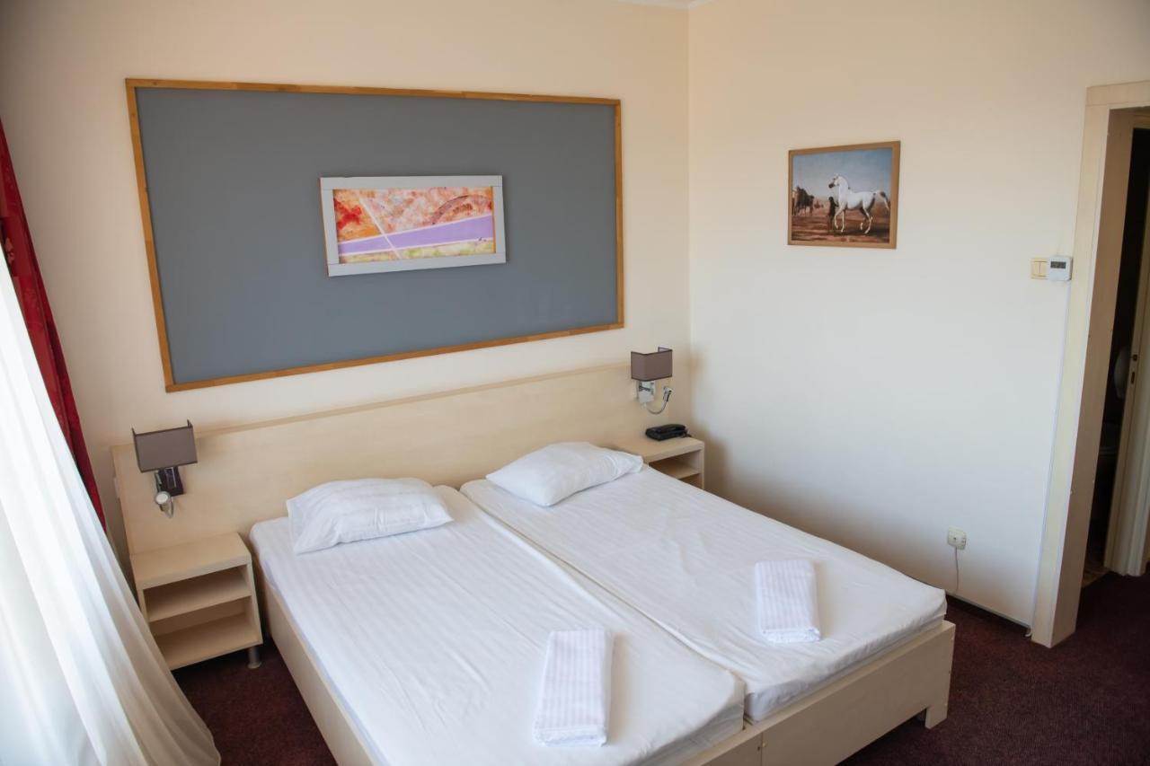 Hotel Panoramic Râmnicu Vâlcea エクステリア 写真