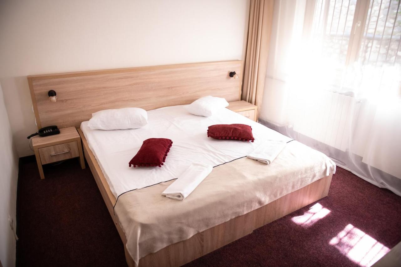 Hotel Panoramic Râmnicu Vâlcea エクステリア 写真