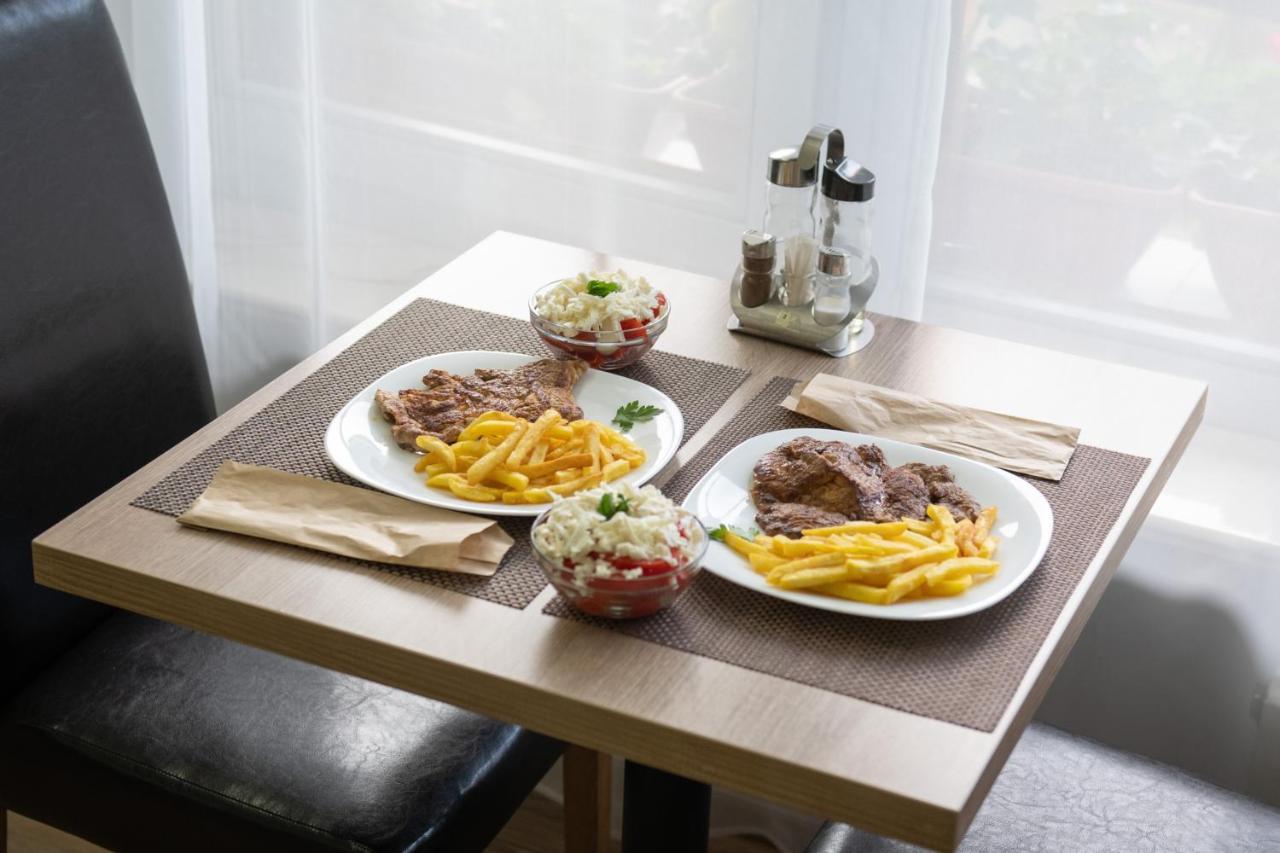 Hotel Panoramic Râmnicu Vâlcea エクステリア 写真