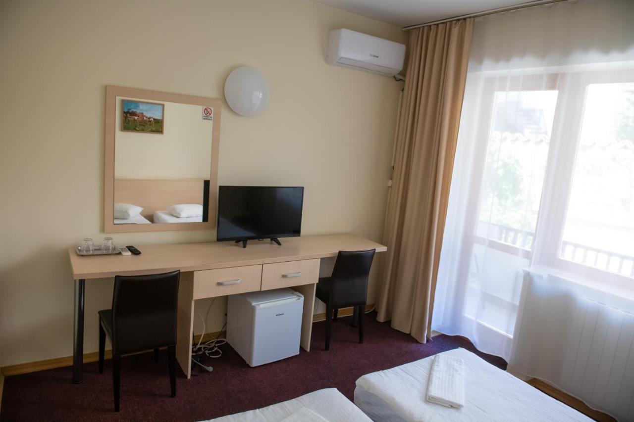 Hotel Panoramic Râmnicu Vâlcea エクステリア 写真