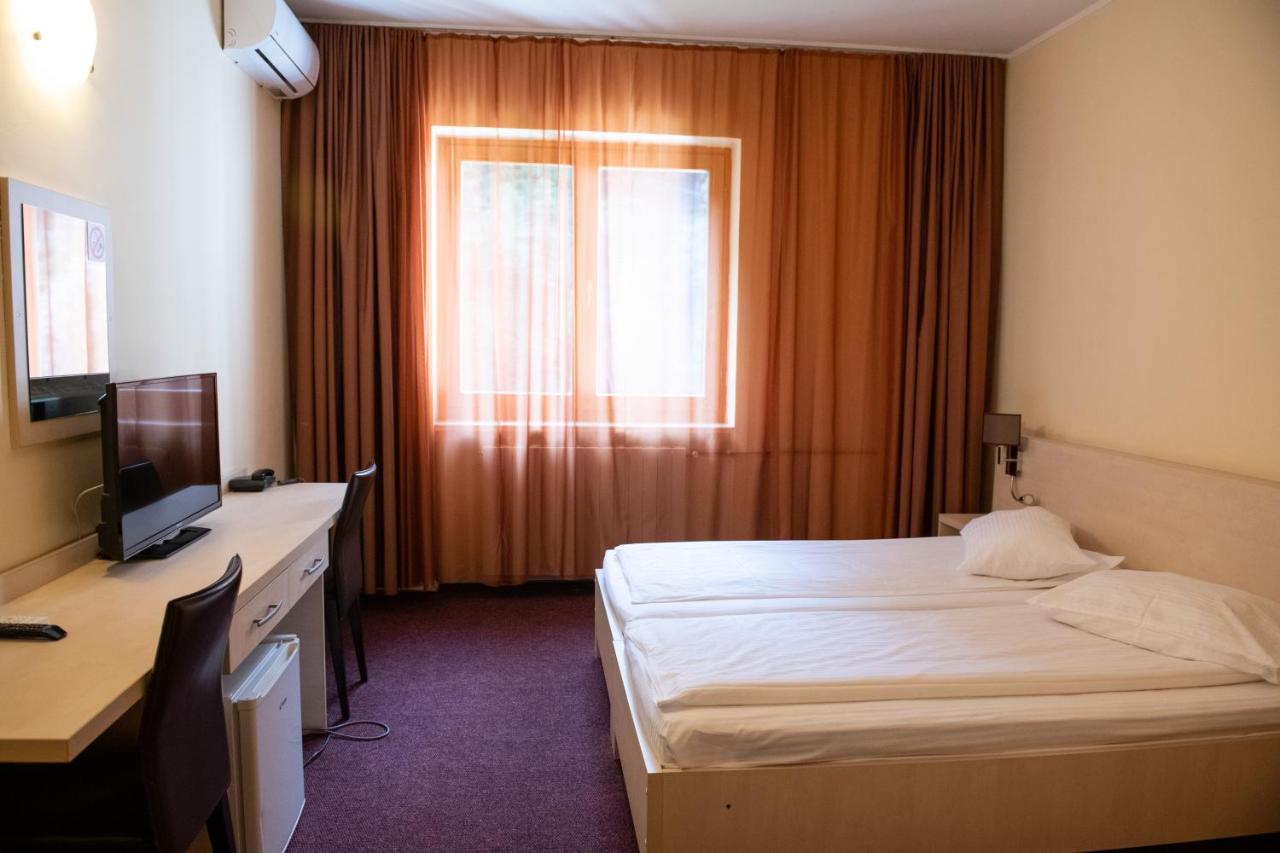 Hotel Panoramic Râmnicu Vâlcea エクステリア 写真