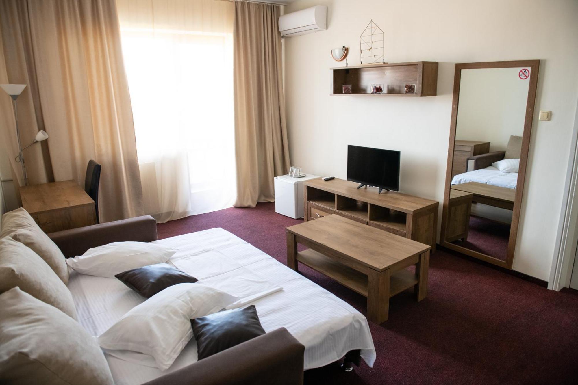 Hotel Panoramic Râmnicu Vâlcea エクステリア 写真
